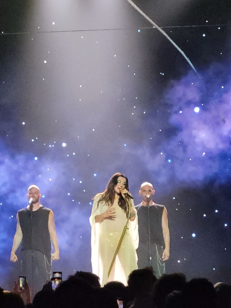 Kesha looking like the literal angel she is at a company holiday party