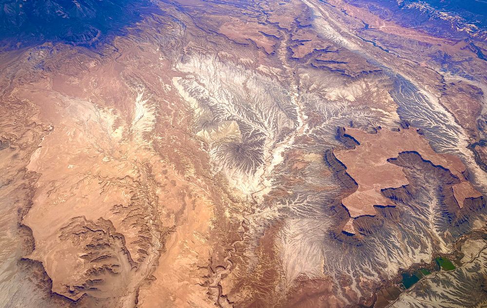 Mesas and canyons in the Utah badlands 