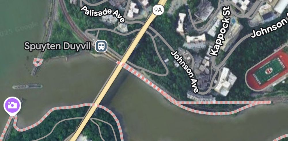 two small bits of land that are apparently part of Manhattan 