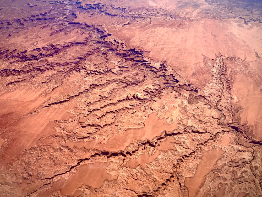 Meandering canyons in the Utah badlands 