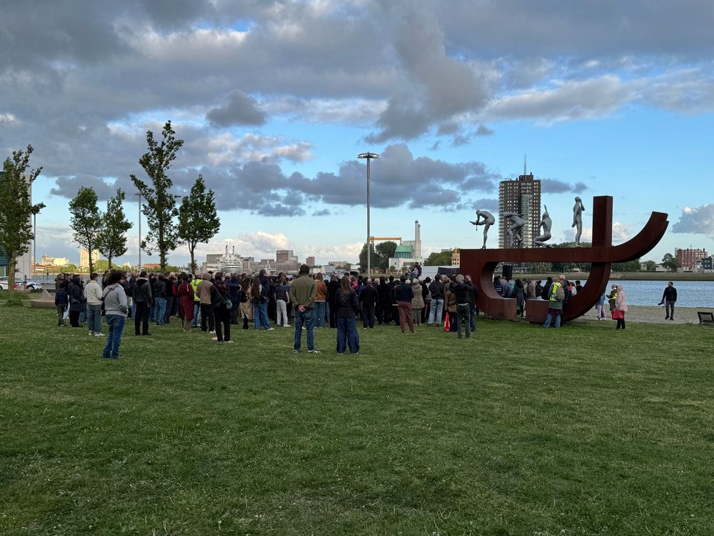 Kranslegging en twee minuten stilte 4 mei