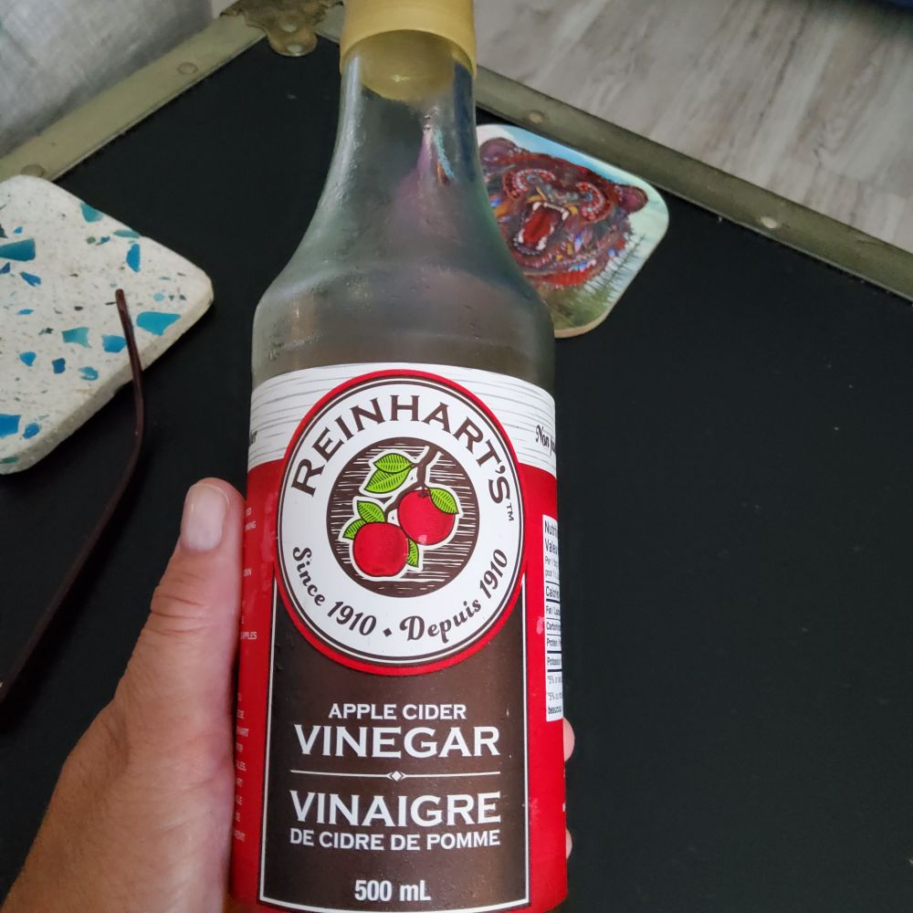 Label of an Ontario apple cider vinegar maker/brewer
