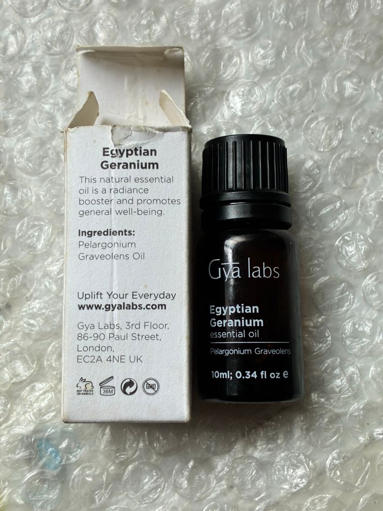 Egyptian Geranium
This natural essential oil is a radiance
booster and promotes general well-being.
Ingredients:
Pelargonium
Graveolens Oil
Uplift Your Everyday www.gyalabs.com
Gya Labs, Srd Floor,
86-90 Paul Street,
London,
EC2A 4NE UK