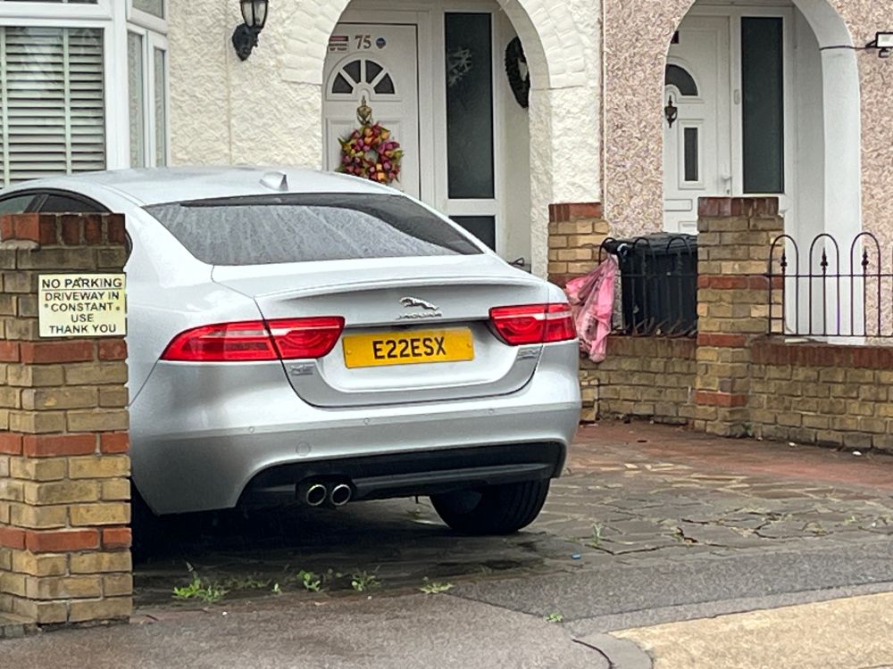 Car with number plate E22ESX