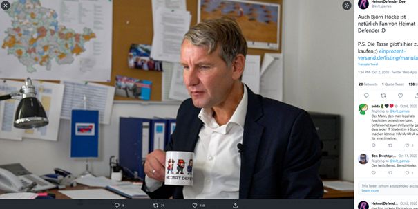 Björn Höcke mit Tassen Merch eines rechtsextremen Spiels