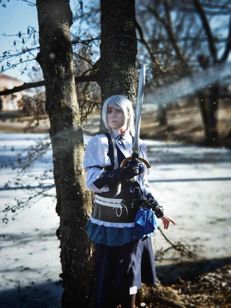 Jill Warrick cosplay, holding a sword and standing by a frozen pond