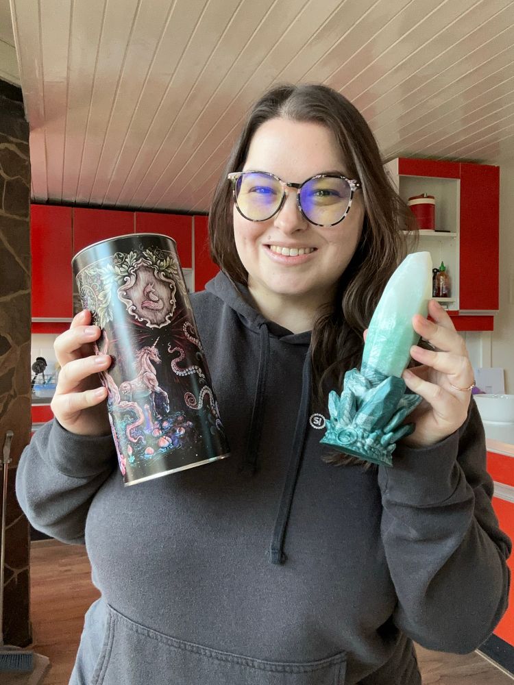 Photo of Sydney Screams holding a crystal shaped, Echo by Fera Daemon, and the optional storage tin available with orders from www.Fera-Daemon.com

#gifted