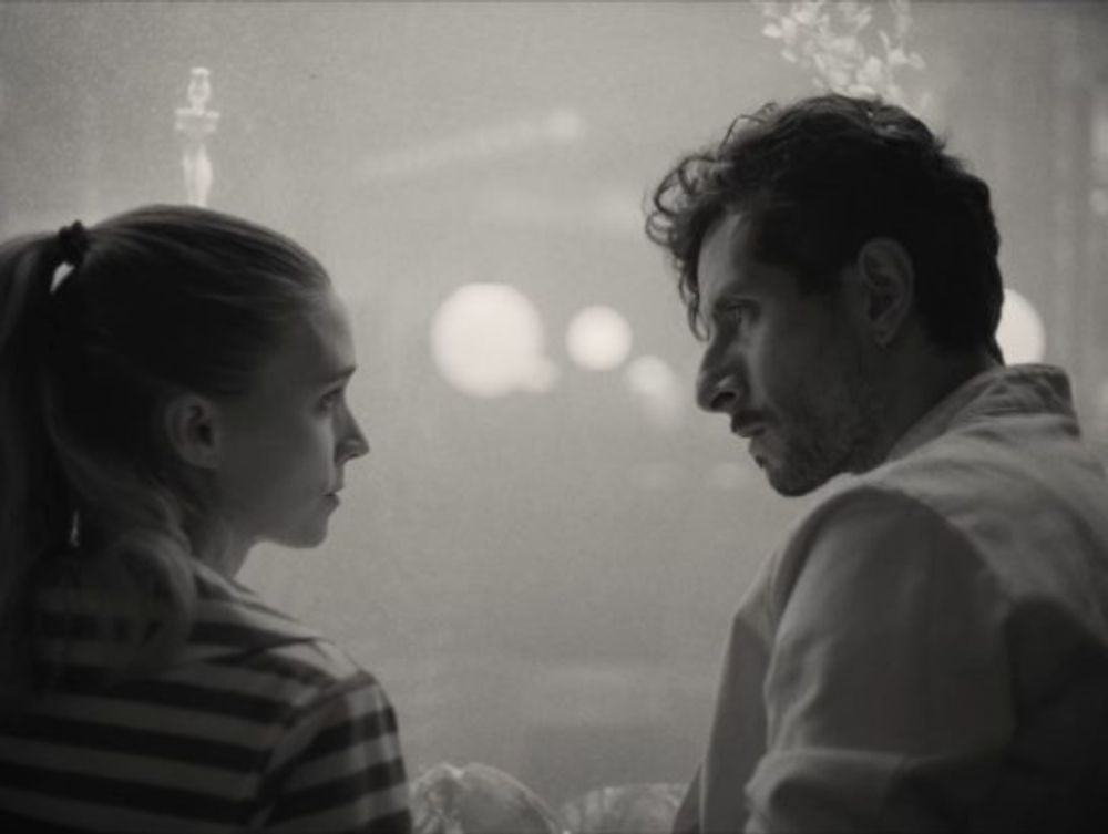 La Cocina – Watch Rooney Mara and Raul Briones in the new restaurant drama