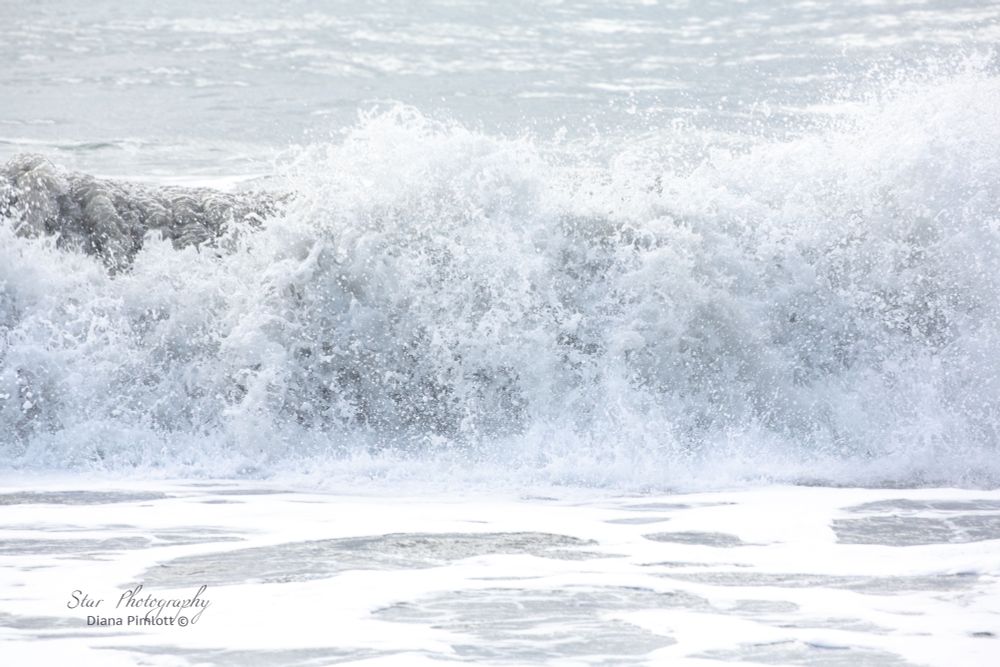 wave crashes into the beach 