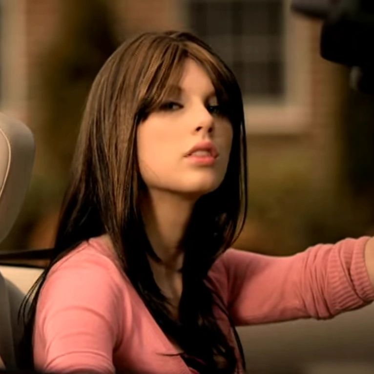 brunette taylor from the you belong with me music video