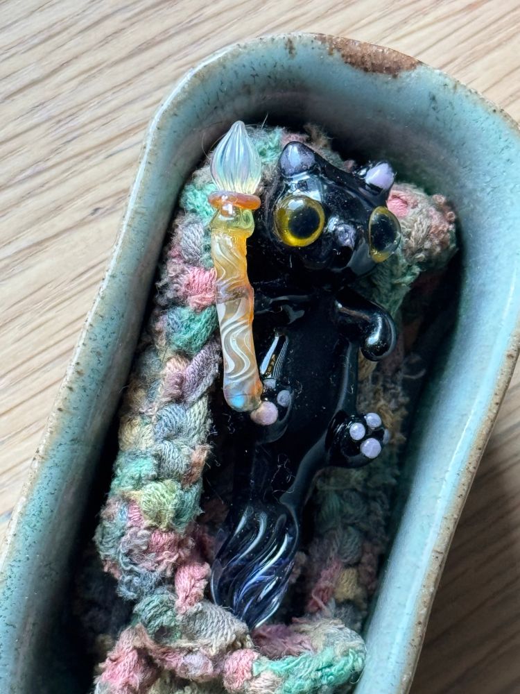 Wizard cat pen pendant holding its own pen wand, by Glassophy