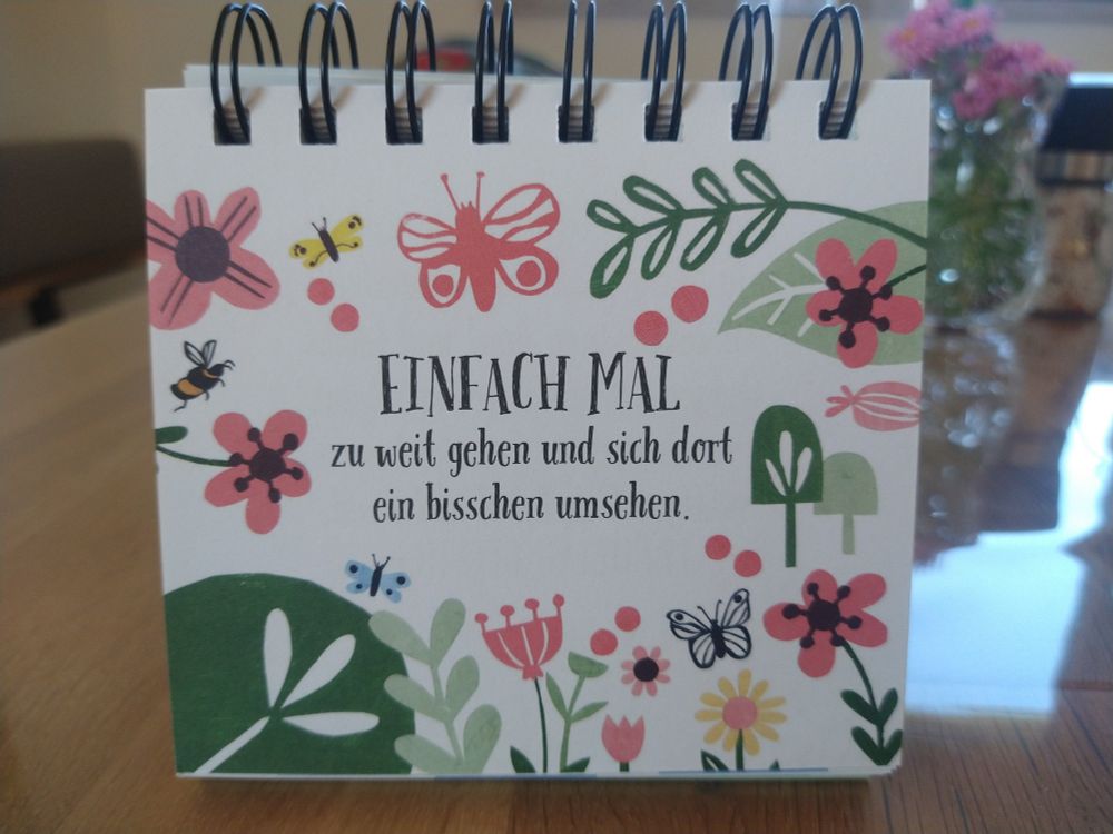 Tischkalender mit Spruch: Einfach mal zu weit gehen und sich dort ein bisschen umsehen.