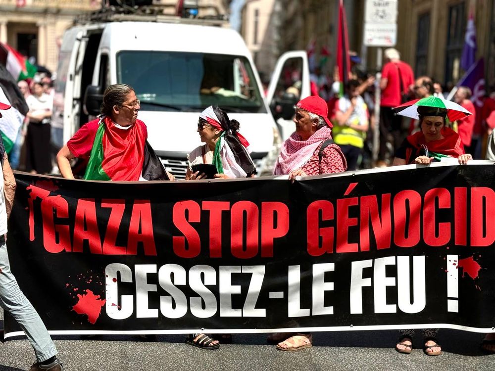 Banderole stop genocide, cessez-le-feu 