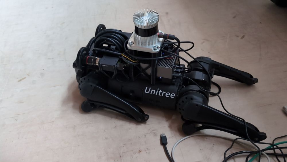 Go1 Robo dogt with Zed camaras and an ouster lidar sensor 