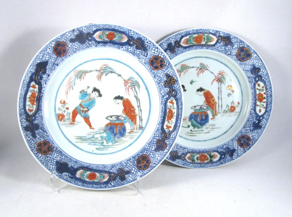 The ‘Hob in the Well’ pattern was first mentioned in a 1755 Chelsea Sale Catalogue and is based on a scene from the English stage farce The Country Rake; the original design on which this is based is taken from the Chinese story of Sima Guang and later the Japanese story of Shiba Onko. Several factories manufactured dishes and cups with saucers with slight variations of this pattern during the 18th century, including Meissen and Chelsea.

