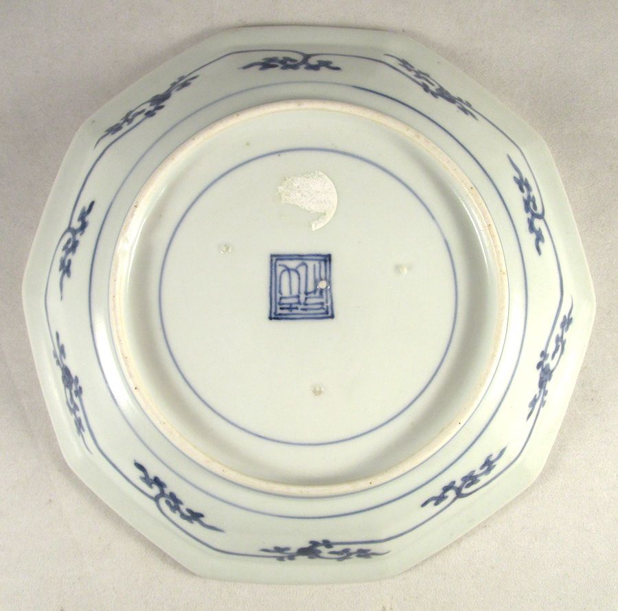 MARKS
Marked underneath with the fuku (‘happiness’) mark, in blue.
