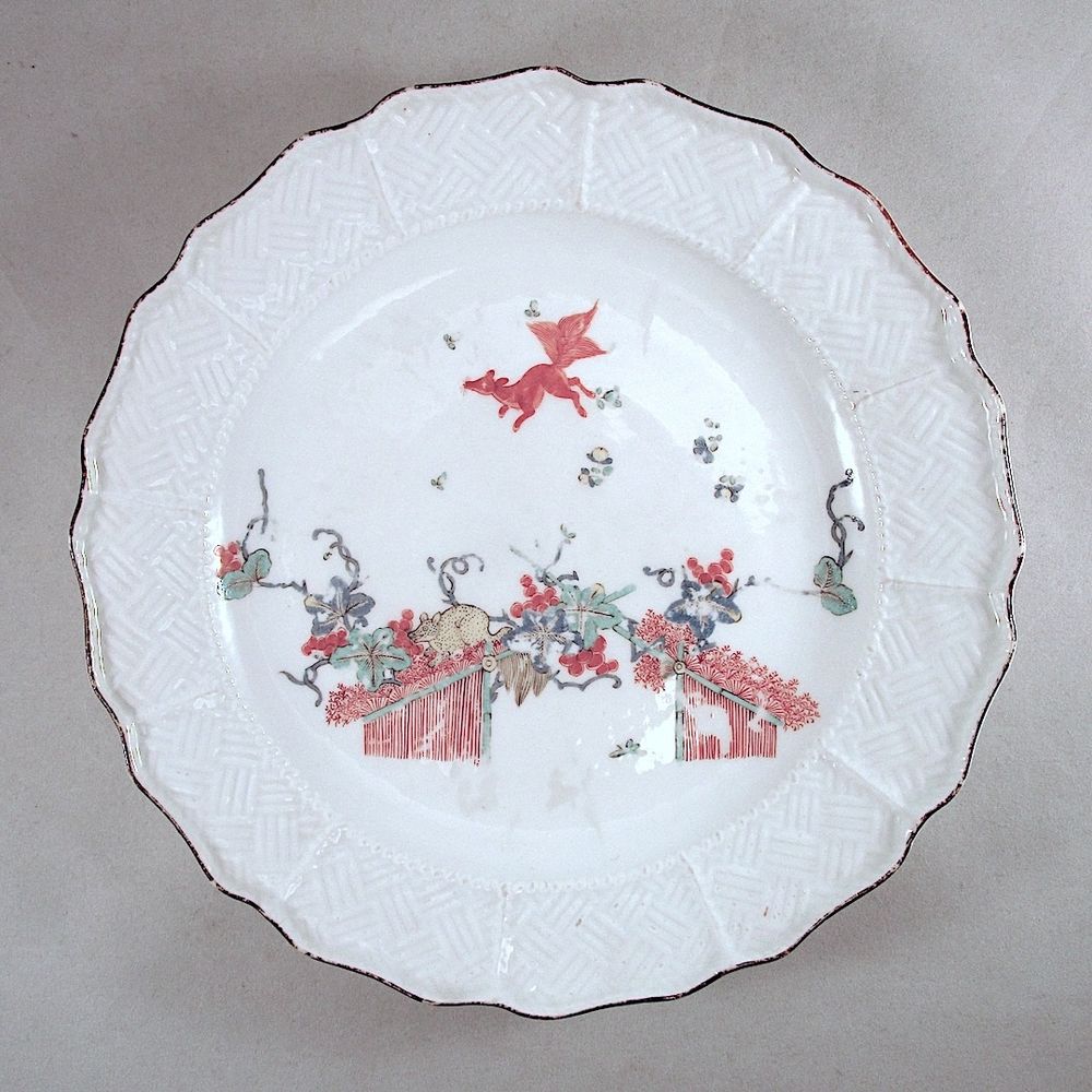A Meissen porcelain dishe with alternating basket-weave molding along lobed rims, decorated in the Kakiemon style with a flying fox and squirrel above banded hedges and foliage.

MARKS
With crossed swords in underglaze blue, with the dreher’s mark for Johann Chistoph Pietzch.

MEASUREMENTS
Each is 9 1/4” (23.5 cm) in diameter.

PROVENANCE
The Rosa Alba Collection of Meissen Porcelain.
Bonham’s, Paris, Sale 29540, Fired Beauty: 500 Years of European Ceramics, 15 November 2023, lot 92.
