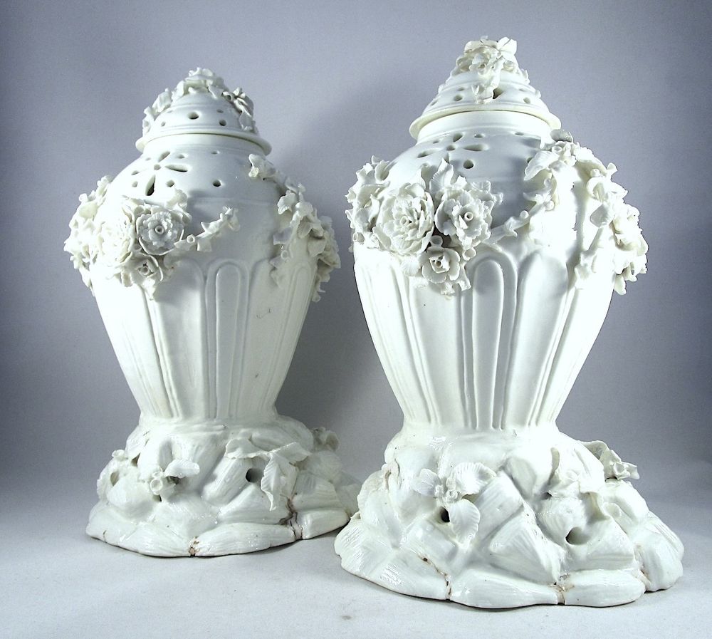 MEASUREMENTS
Both are 11 1/4” (28.5 cm) in height, 7” (17.8 cm) in diameter at the base.
