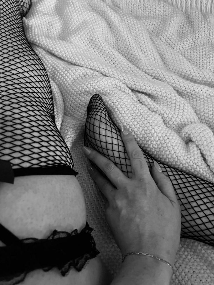 $payforsasha on cashapp 
@thispiggywentttomarket on venmo 
Payforsasha@gmail.com for gift cards 