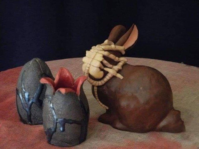 Uova, coniglio e facehugger di cioccolato 