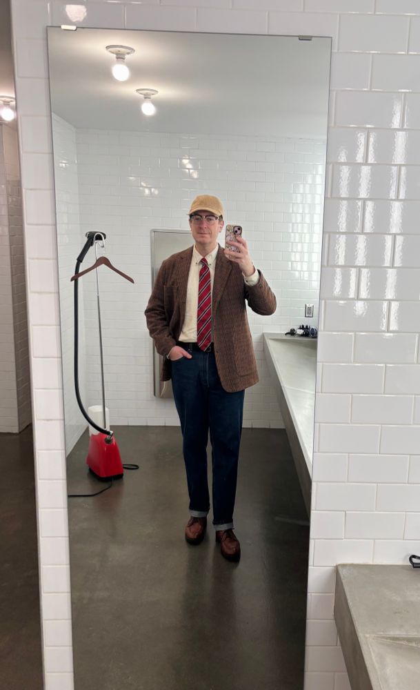 Middle aged man’s bathroom selfie:
J Crew tweed ball cap
J Crew brushed twill shirt
Brooks Bros silk tie
Pendleton sport coat
Levi’s 550 blue jeans
Allen Edmonds Norwegian split toe shoes