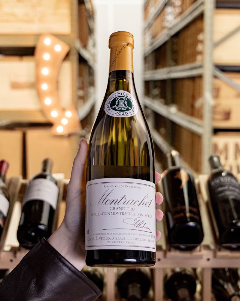 Bottle of white burgundy 