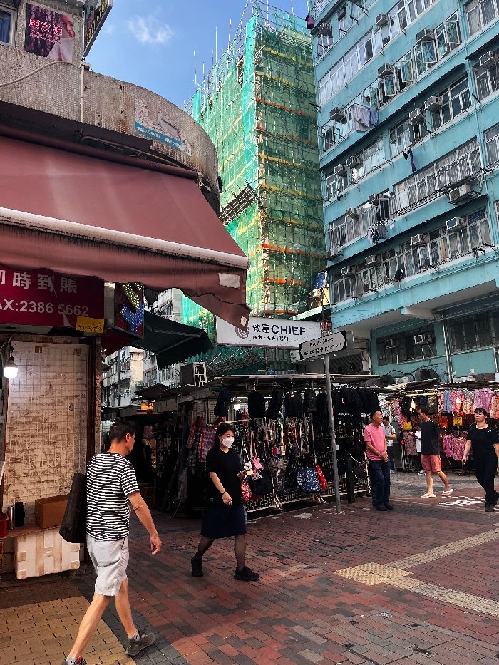 深水埗　駅前の露店