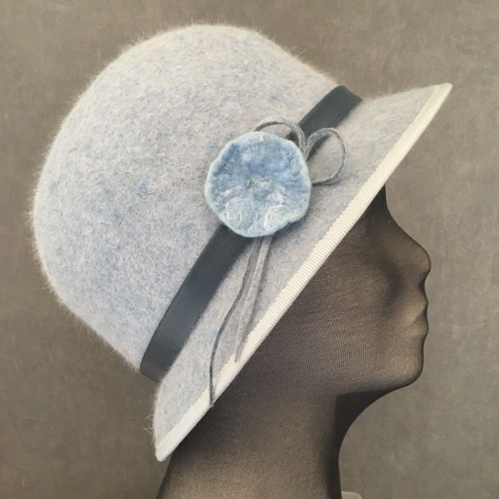 An image of a hat for a woman 