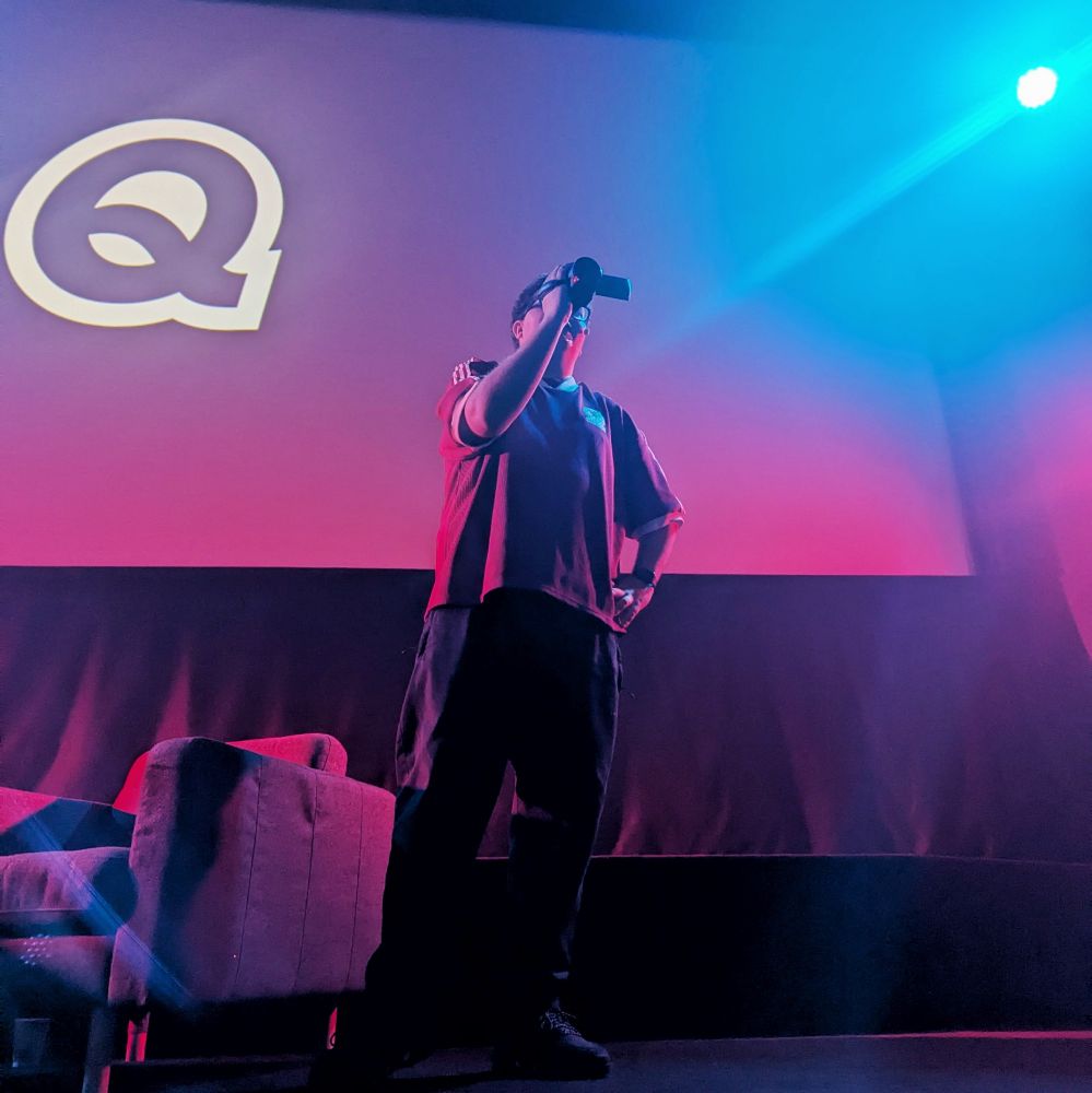 Facu Díaz grabando desde el escenario de Quieto Todo El Mundo.