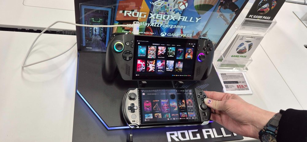 The GPD Win 4 in size compared to a Asus ROG Ally, which is about half bigger.