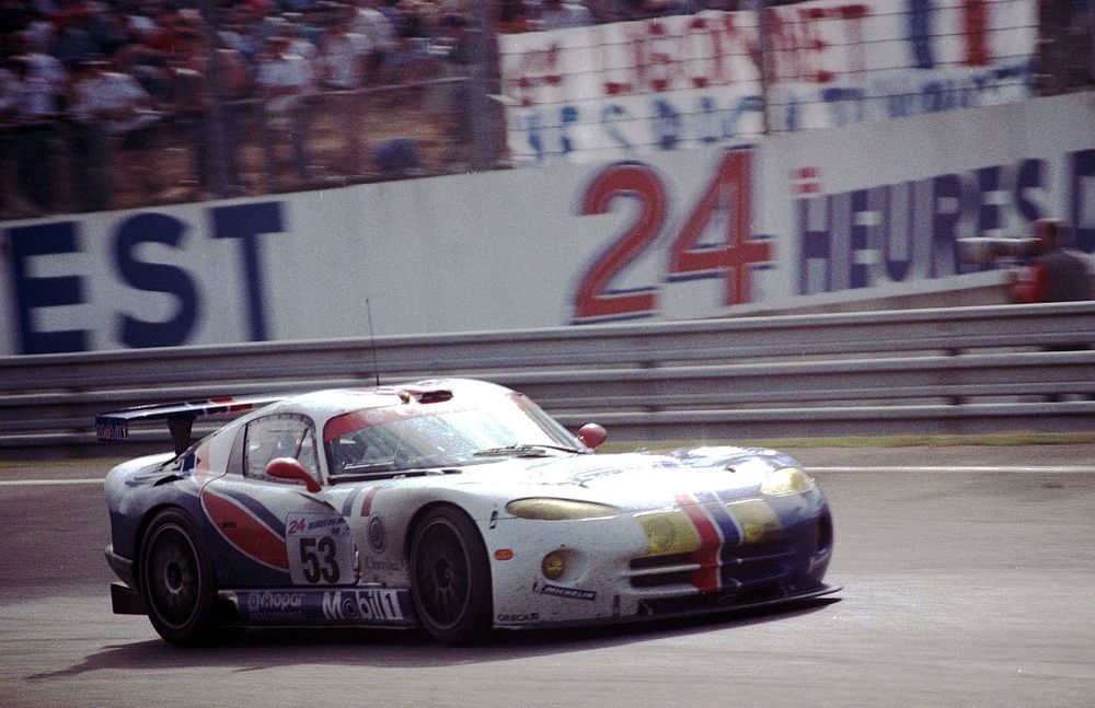 A Chrysler Viper GTS-R in the Esses at the 1998 Le Mans.