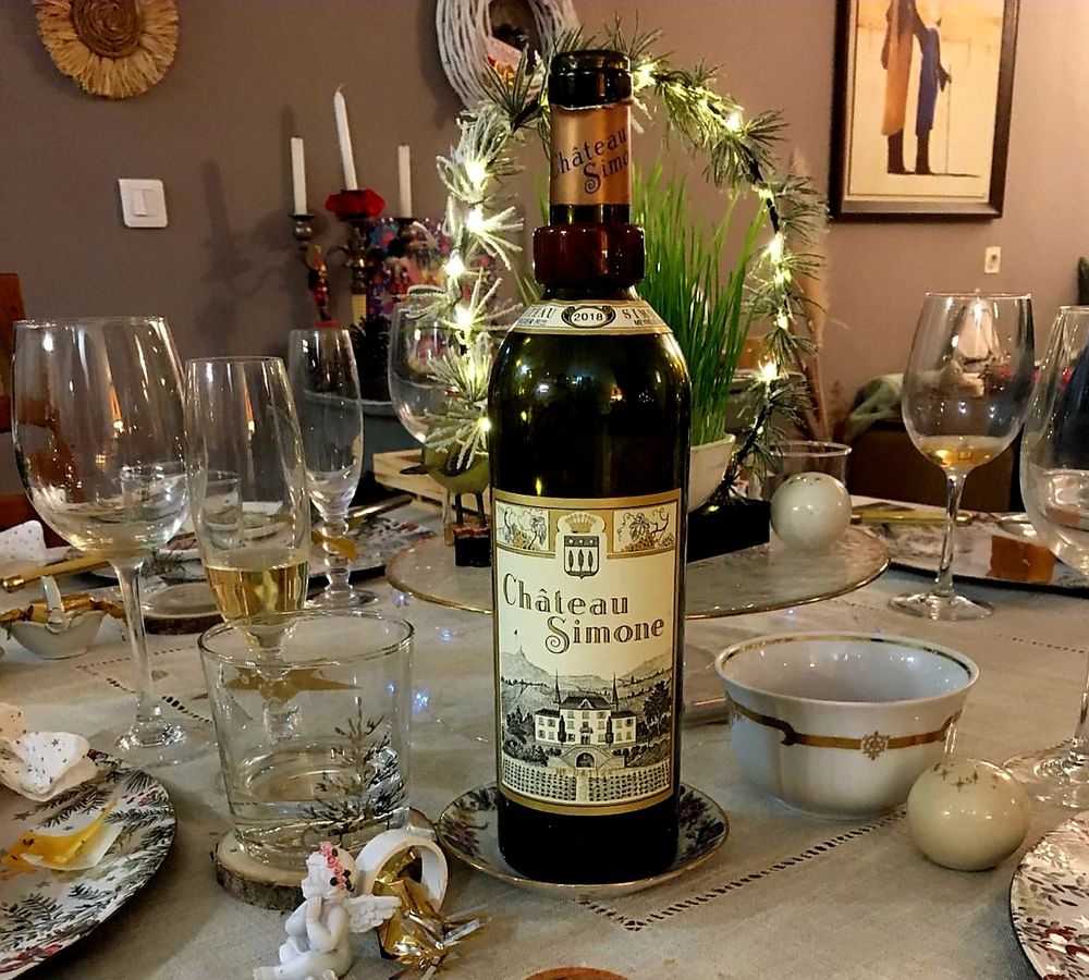 Propriétaire  Jean Rougier, poète,musicien, grand connaisseur de vin
Grand vin de Provence Château Simone