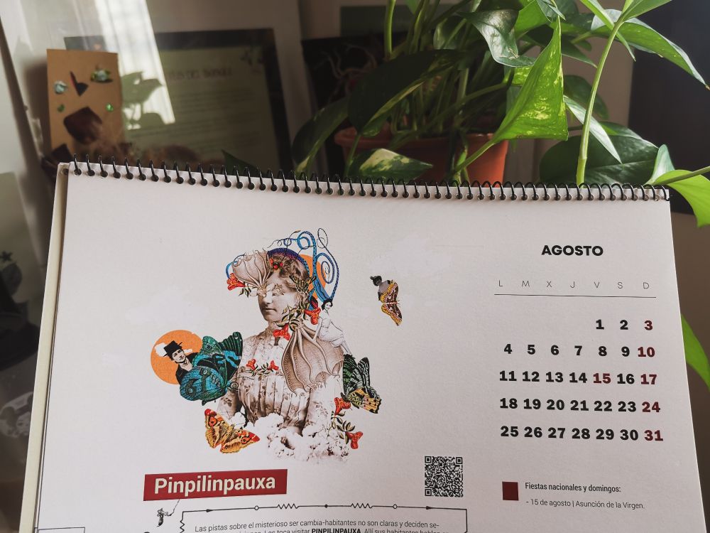 Imagen de un calendario abierto por el mes de agosto donde se ve un diseño de collage a la izquierda y los números del mes a la derecha.

Inés Lendínez (La Chica del Bonet). 