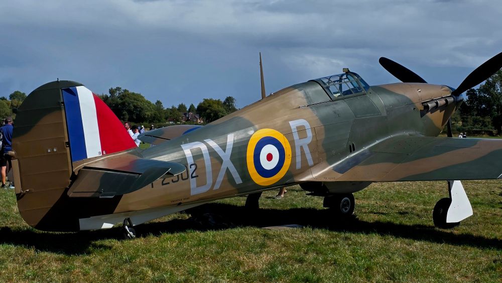 Spitfire or Hurricane. I just can't tell the difference.