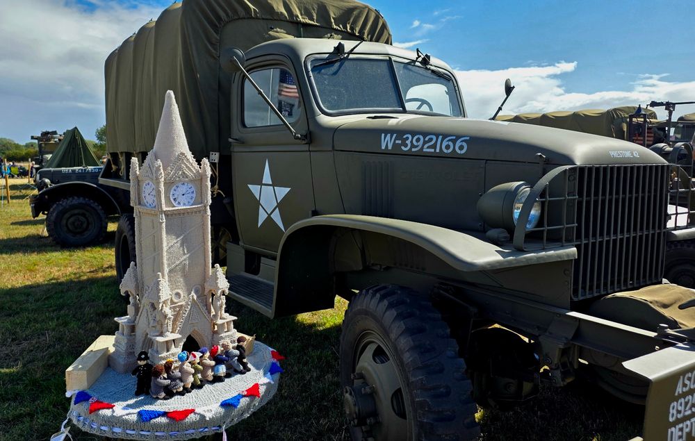 Truck with a knitted crochett big ben.