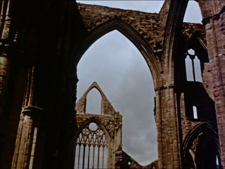 An image captured from THE ENGLAND OF ELIZABETH (1957)