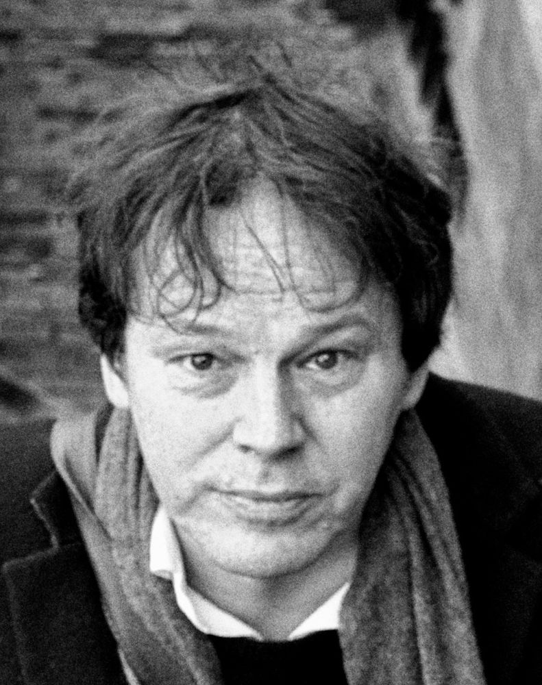 Black and white photo of anthropologist David Graeber