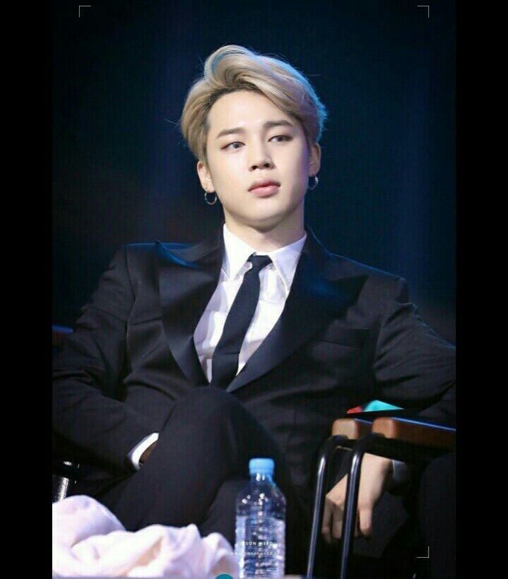 Daniel Addison
- 25yo, adik kandung Lia, salah satu budak korporat Hudson group. Dia salah satu orang terpercaya Gio selain sepupu2nya. Walau gayanya yang terlihat "tengil", kalau urusan pekerjaan Daniel termasuk golongan yang cekatan, rapih dan selalu benar. Daniel suka party after office hour. Gak heran karena slogan dia : Bekerjalah dahulu, lalu party kemudian. Karena itu juga dia sesekali ikut party bersama Hudson boys.

Sudah terhitung 1 tahun lebih Daniel tinggal sendiri di apartment. Dulu bilang ke papanya sih biar bisa hidup mandiri. Tapi alasan lainnya, biar ngga dimarahi mama kalau pulang pagi. Belakangan Daniel lagi iseng main "dating apps". Gak disangka2, dia match sama Sarah. (PA Lia🫣)