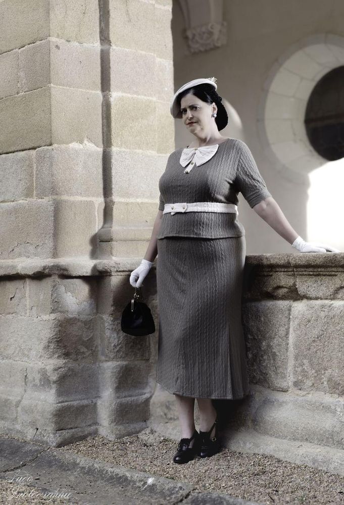 Shooting rétro élégance dans une abbaye en Bretagne 