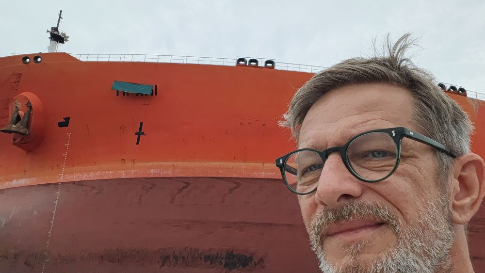 Viele Tanker haben die Namen und IMO-Nummern abgeklebt. Sie wollen nicht identifiziert werden.