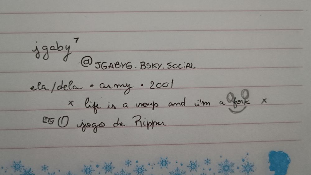 Foto de uma folha de caderno com as informações de nome, usuário e biografia do usuário @jgabyg.bsky.social escritas a mão 