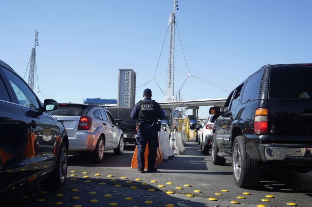 2 San Diego CBP officers accused of working with cartel, allowing drugs through inspection lanes