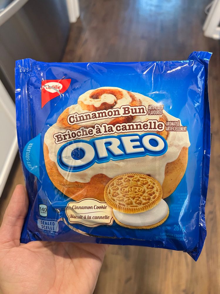 Cinnamon Bun Oreos or “Brioche à la cannelle” if you’re nasty