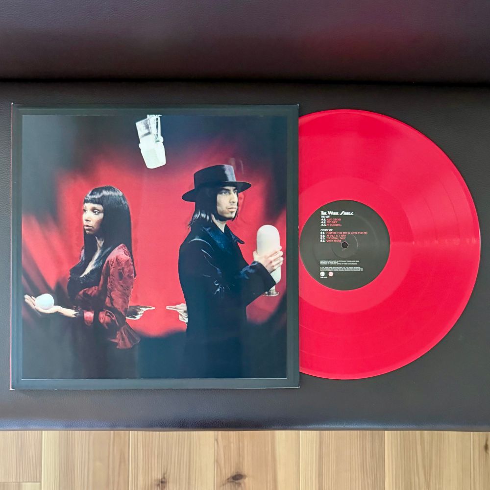 The White Stripes – Get Behind Me Satan [2005]
(2015 Reissue)(2015 Record Store Day)