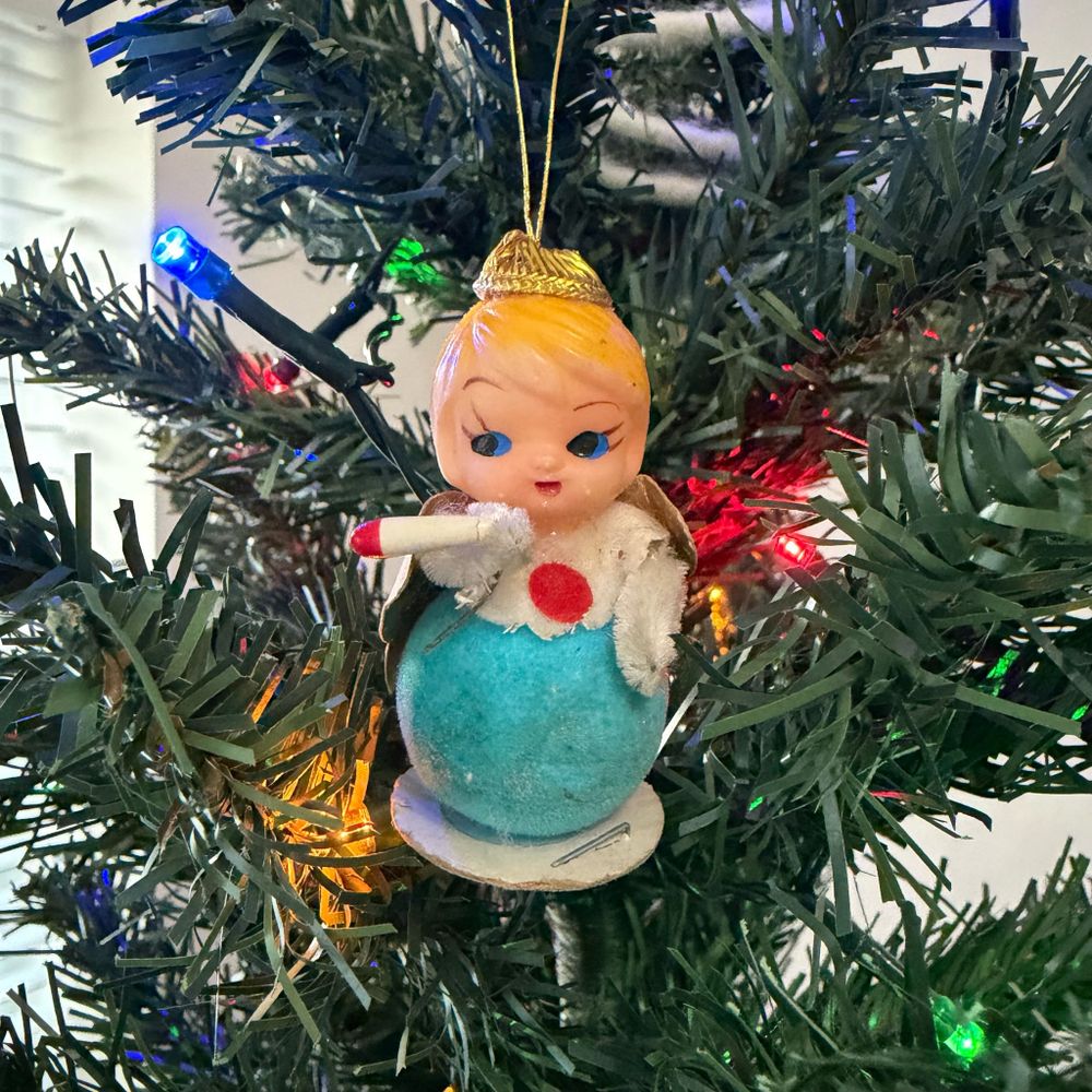 A sassy angel from the fifties.