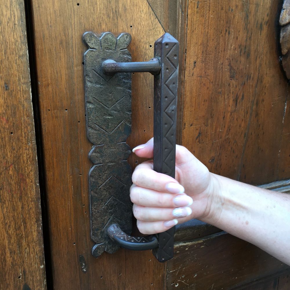 Ein geschmiedeter Türgriff 