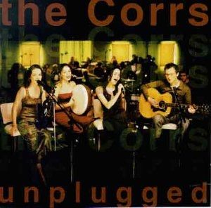 Pochette de l'album "Unplugged" des Corrs. 
On y voit les quatre membres du groupes en concert, assis sur des chaises hautes avec leurs instruments respectifs : violon, bodhrán, chant, guitare.