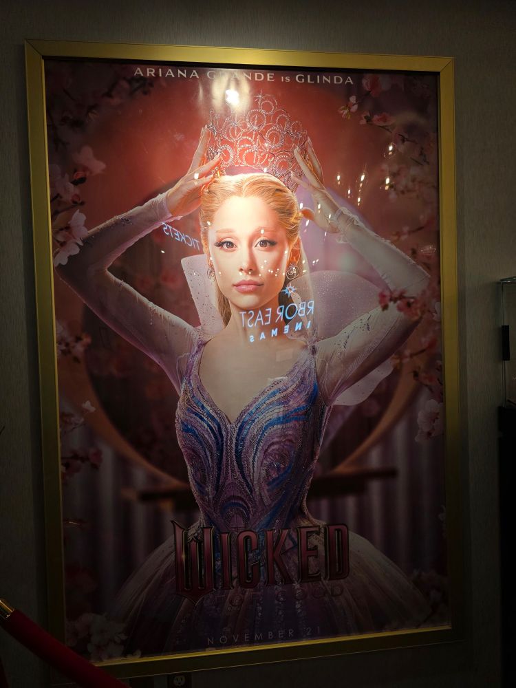 Glinda poster