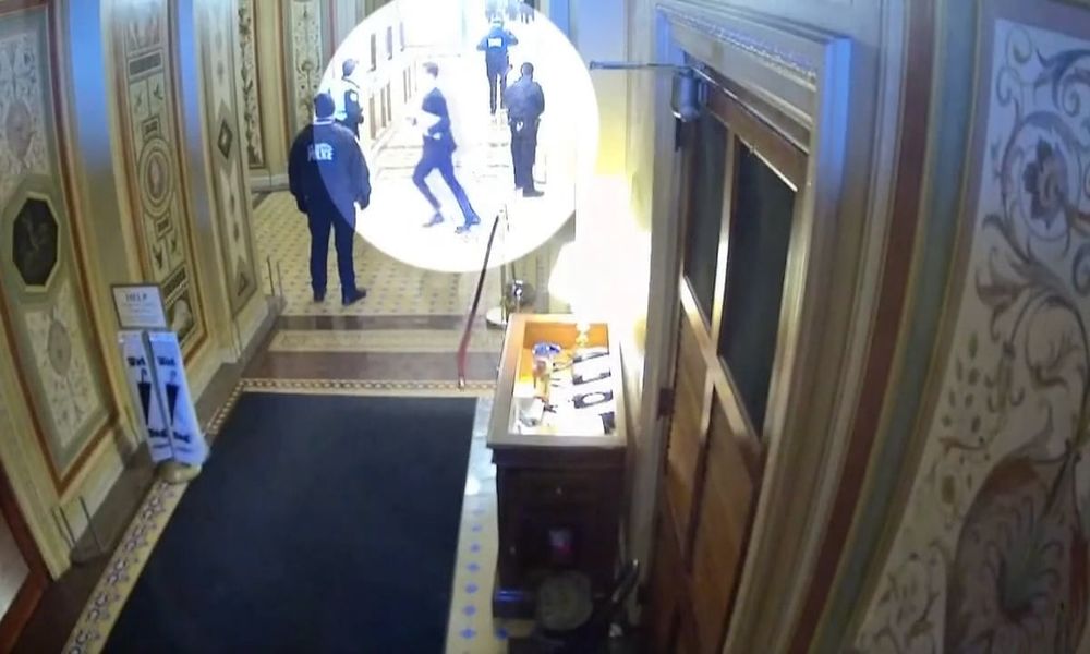 Hawley on camera running away from the Jan 6 coup attempt.