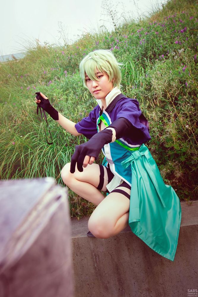 David cosplay from Fate GO. Throwing the rock towards the camera.